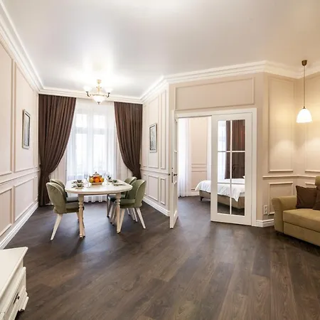 39 Svobody Avenue Apartman