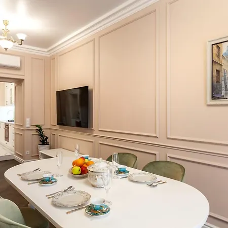 39 Svobody Avenue Apartman *