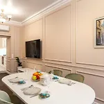 39 Svobody Avenue شقة *