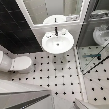 39 Svobody Avenue Apartman